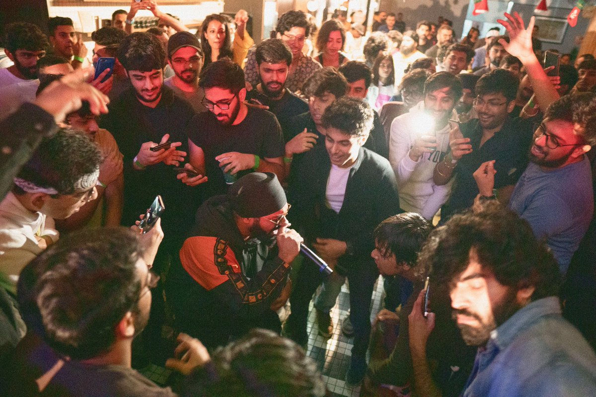 azadirecords's tweet image. Last night’s show at MADNESS Jams with @prabhdeepmusic and BLUnt was LIT! A big thank you to everyone who came out, and Madness Jams for having us 🔥

📷: Anurag Sharma
#PrabhDeep #AzadiRecords