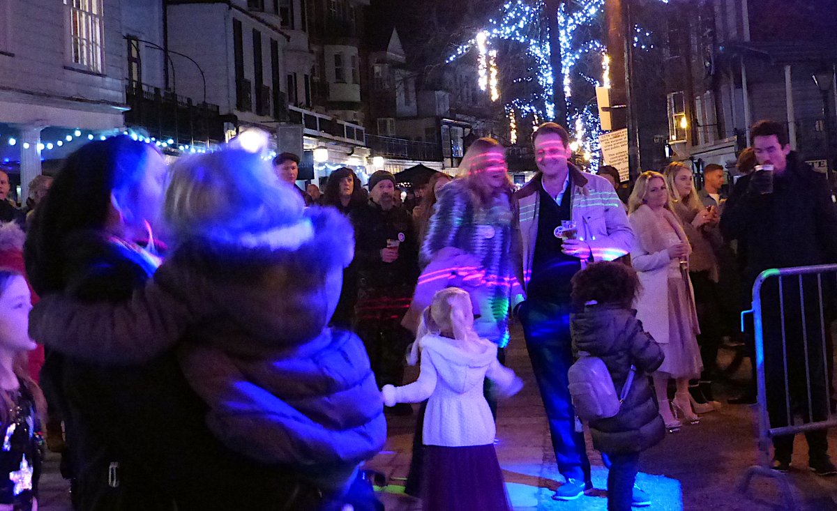 Looking for a New Year’s party for the whole family, look no further than ‘Hug-Many’, on <a href="/ThePantiles/">The Pantiles</a> #Tunbridge Wells.  A community celebration including a DJ, live band, traditional piper, countdown clock &amp; fireworks. Book online bit.ly/2OlhVR8
#newyearseveparty
