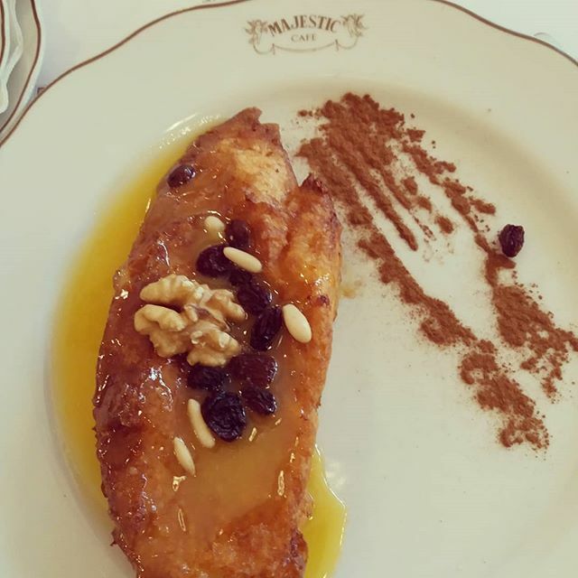 Berco_do_Mundo's tweet photo. Um dos meus doces de Natal preferidos é rabanadas. E sabem onde se comem as  melhores? No histórico café Majestic no Porto. Já experimentaram? Qual é o vosso doce natalício preferido?

#obercodomundo #porto #p3top #instafollow #instablog #picoftheday #tr… https://t.co/AxOhNiCRvu https://t.co/vW8MCLJ5Fg
