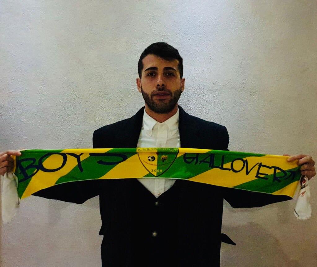 ASDViggianello's tweet photo. Giuseppe La Sala, classe 1997, difensore, approda alla corte di Mister Oliveto. Anch’esso, come Conte, arriva in prestito dagli amici della A.S.D. Sanseverinese.
A lui, da parte di tutta la famiglia gialloverde, va il più caloroso benvenuto! 💛💚

#ASDV10th #ComeOnGialloverdi https://t.co/0Zgh4Naqph