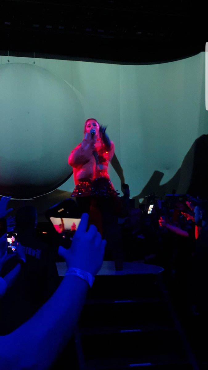 selilovebtr's tweet photo. @GrandeTourNews #OurSWT #SWTCologne I love this angel sm https://t.co/vERpX7NlYn