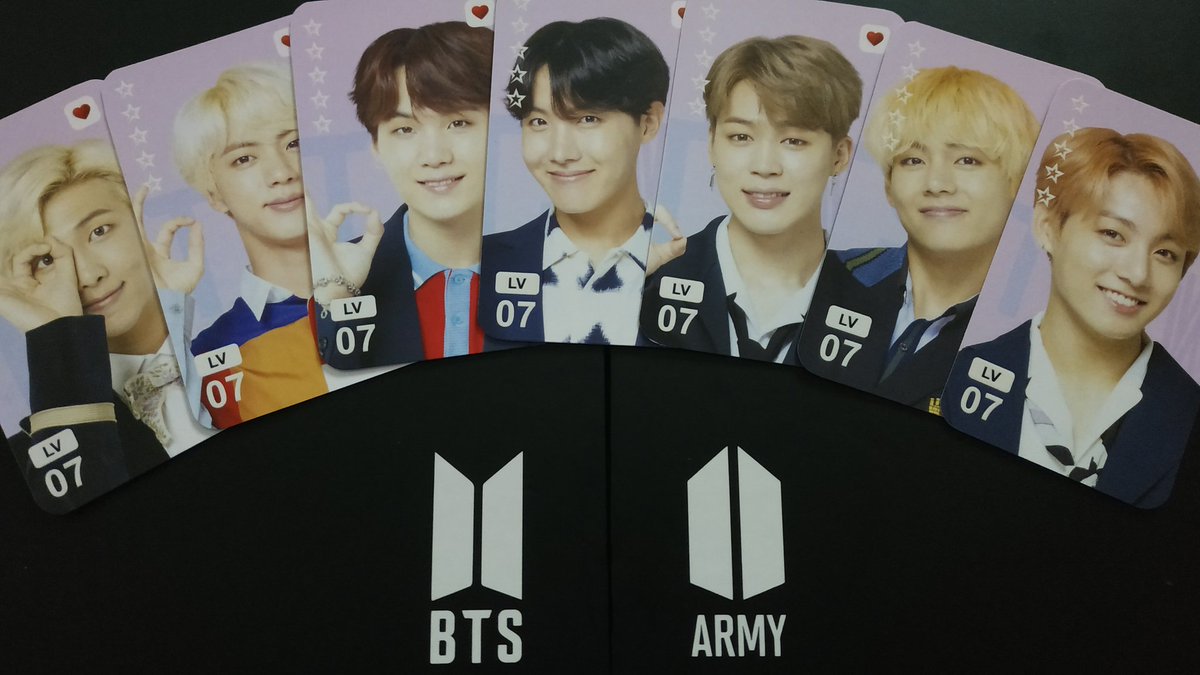 adel_army3593's tweet photo. Today is a bit tiring day, when through everything. But then this arrived, fanmade notebook &amp; photocard by @milamarop so happy 😍😍 fast delivery and received in a very good condition 👍👍 love it so much. Thank you so much.

💜💜💜💜💜💜💜 
#BTS #BTSNotebook2020 #MalaysianARMY https://t.co/3FJYKeARgk