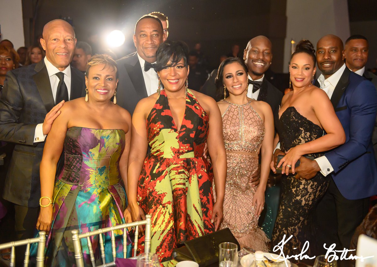 CityofAtlanta's tweet photo. Thank you to everyone who attended the 36th annual @UNCF Mayor’s Masked Ball and afterparty! The Mayor’s Masked Ball is a not only a fantastic celebration—it’s an opportunity for the community to come together to ensure that every child can go to college and pursue their dreams. https://t.co/Y4kj0rprTI