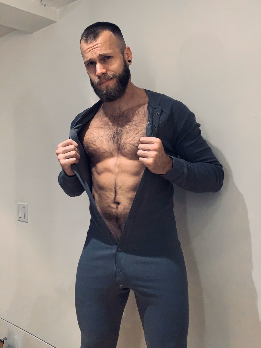 GuysInOnesies's tweet photo. Is it time to open presents?👀 https://t.co/xeMAS6yUOW