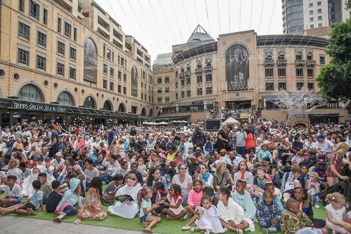 NelsonMandelaSq's tweet photo. What a wonderful day celebrating Carols on the Square lead by Richard Cock with a 24 piece Orchestra and the Symphony Choir of Johannesburg! πΆβ¨ #IconicMandelaSquare #52IconicWeeks #NelsonMandelaSquare #SandtonCity #CarolsOnTheSquare #RichardCock https://t.co/UtBWrhO76r