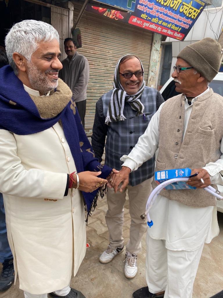 DrNareshkr's tweet photo. आज के जनसम्पर्क कार्य��्रम की कुछ तस्वीरें आपके साथ साझा कर रहा हूँ। दोस्तों आप सब लोगों का प्यार ही है, जो मुझे हमेशा चलते रहने के लिए प्रेरित करता है।
जो लोग मुहिम का हिस्सा बनना चाहते है, वो सम्पर्क करे🙏
आपका अपना
डॉक्टर नरेश कुमार
#SundayMotivation #SundayMorning 
@SChopraINC https://t.co/cCl8zRpdP4