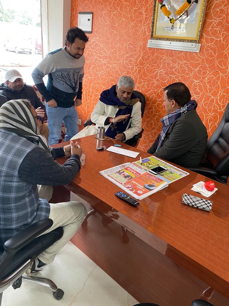 DrNareshkr's tweet photo. आज के जनसम्पर्क कार्य��्रम की कुछ तस्वीरें आपके साथ साझा कर रहा हूँ। दोस्तों आप सब लोगों का प्यार ही है, जो मुझे हमेशा चलते रहने के लिए प्रेरित करता है।
जो लोग मुहिम का हिस्सा बनना चाहते है, वो सम्पर्क करे🙏
आपका अपना
डॉक्टर नरेश कुमार
#SundayMotivation #SundayMorning 
@SChopraINC https://t.co/cCl8zRpdP4