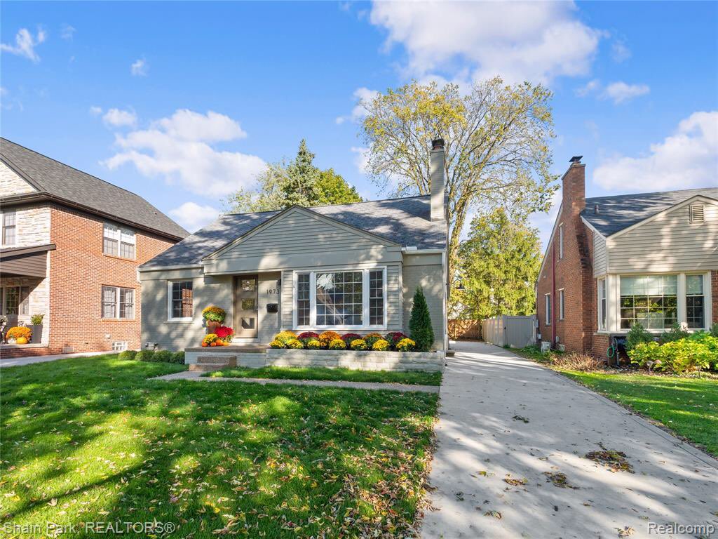 lisa_snay's tweet photo. Check out this listing: https://t.co/GVV7sJpgbz
Open House Today 130p-4p!

Lisa Snay
Shain Park Realtors
810-531-4173
LisaS@ShainPark.com

#RealEstate #birmingham #Birmingham #dispatcher #realtor #realestateagent #units #openhouse #shainpark #broker https://t.co/OMuSGlQCJk