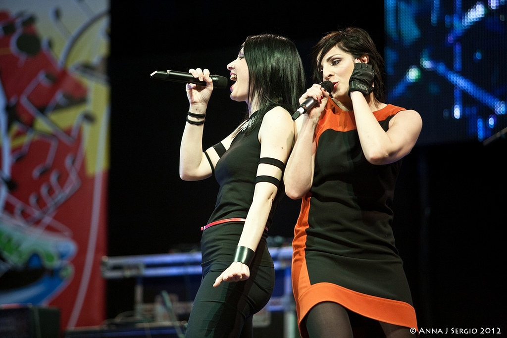 RezoOfficial's tweet photo. Earth Day 2012 π
@evapoles @elenadicioccio
#Rezophonic #EarthDay #EarthDay2012 #Live #Pop #Rock #Band #Music #MusicShow #Concert #Earth #EvaPoles #ElenaDiCioccio #Photo https://t.co/5lcMRLnDV9