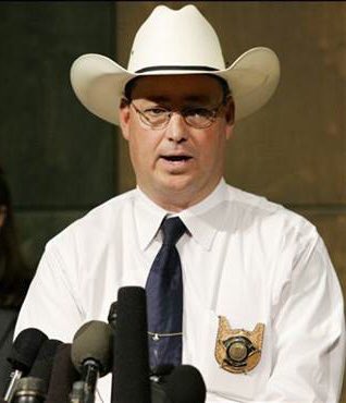RaulReyesJr's tweet photo. Thankful to have Sheriff David Doran of Schleicher County, endorse my candidacy for U.S. Congressman. I’m humbled to receive an endorsement from another renown West Texas Lawman. God Bless Sheriff Doran, his personnel and the great people of Schleicher County! #vote4raul https://t.co/9PRkEukyhn