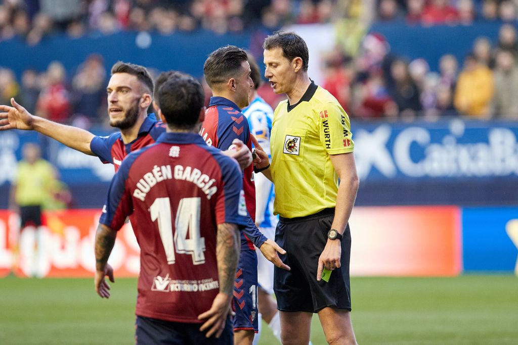 ⚔️ Llevamos en la sangre luchar. Luchamos para salvarnos del abismo en Sabadell, para volver a Primera, para recuperar nuestro club, y hoy luchamos con todas nuestras fuerzas para intentar remontar. Y seguiremos luchando por encima de todo. #SomosUnEquipo

#OsasunaRealSociedad