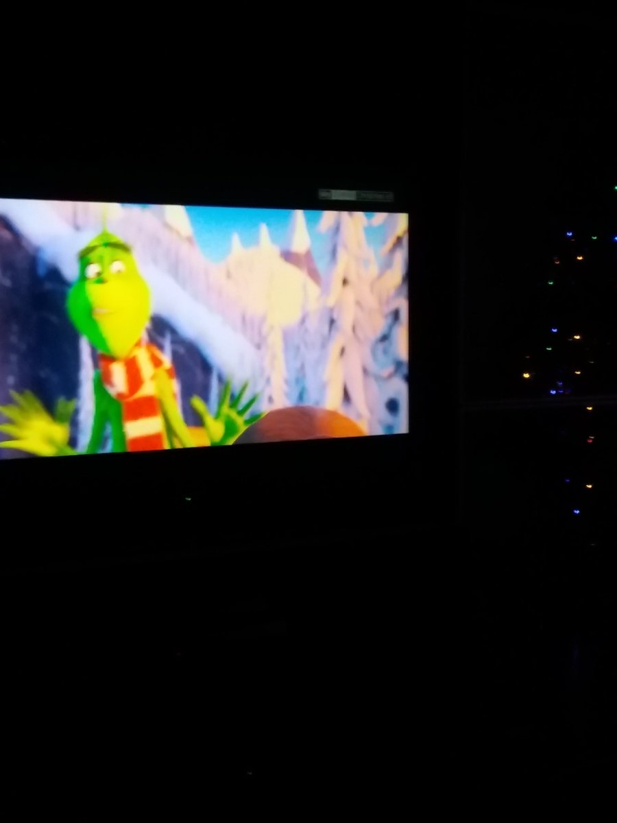 laexbionda's tweet photo. Non è #Natale se non guardi il #Grinch 😊🎅 https://t.co/gwFwomquIM