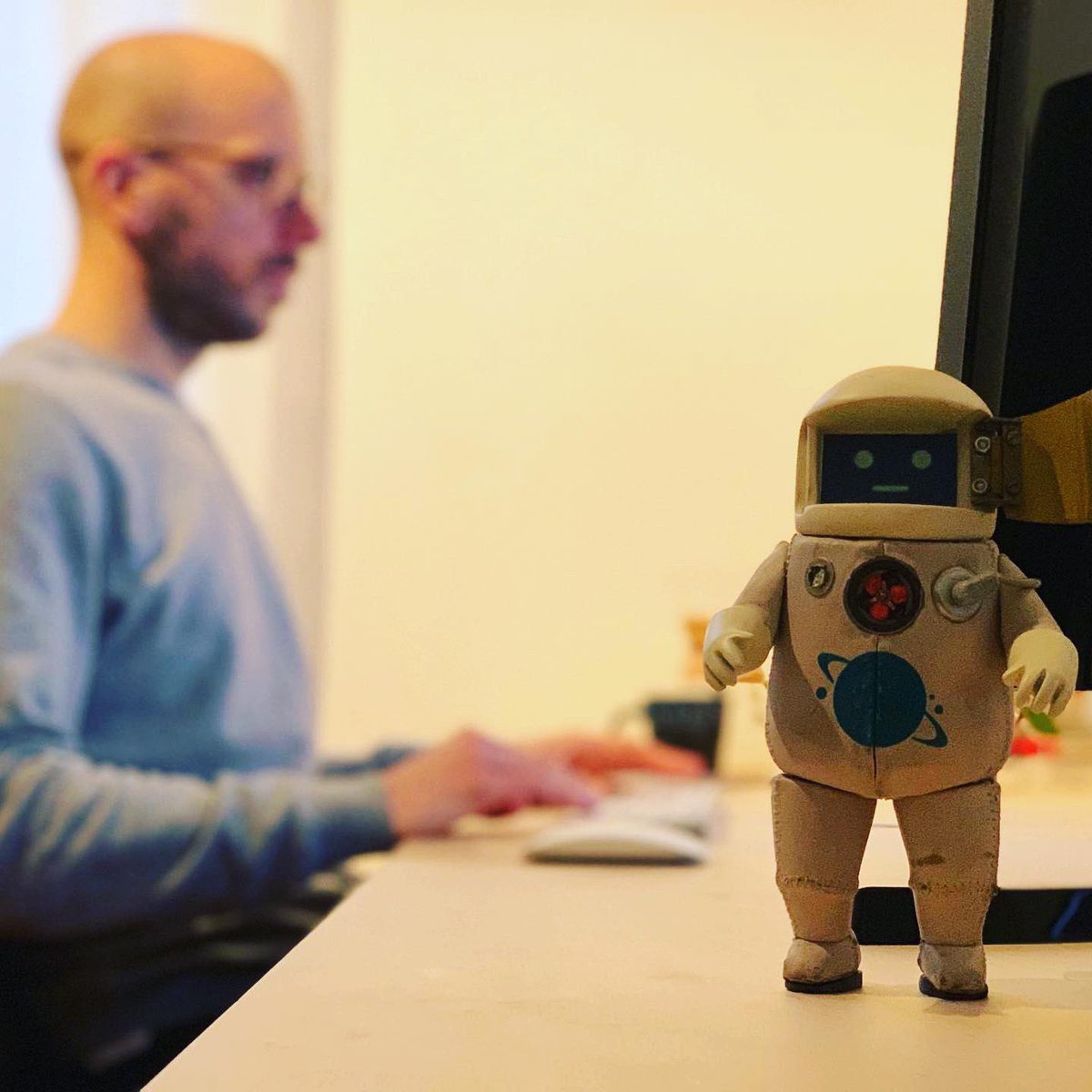 LarreaEusebio's tweet photo. Maarten Janssens editing #spaceboythemovie #olivierpairoux #kwassafilms #editor @remote_islands https://t.co/XNhVMSArmW