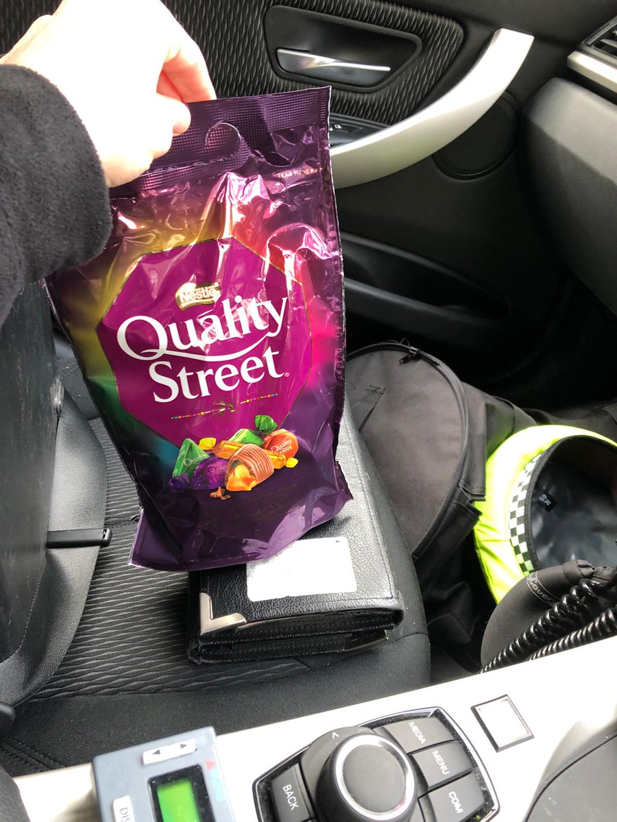 DerbyshireRPU's tweet photo. It's not ALL doom and gloom on RPU. Thanks to the chap who has walked up to one of our cops, said thanks for the work you do, Merry Christmas and gave us these. Nice one, you too! #RandomActsOfKindness #MerryChristmas https://t.co/JS21Gdv86W