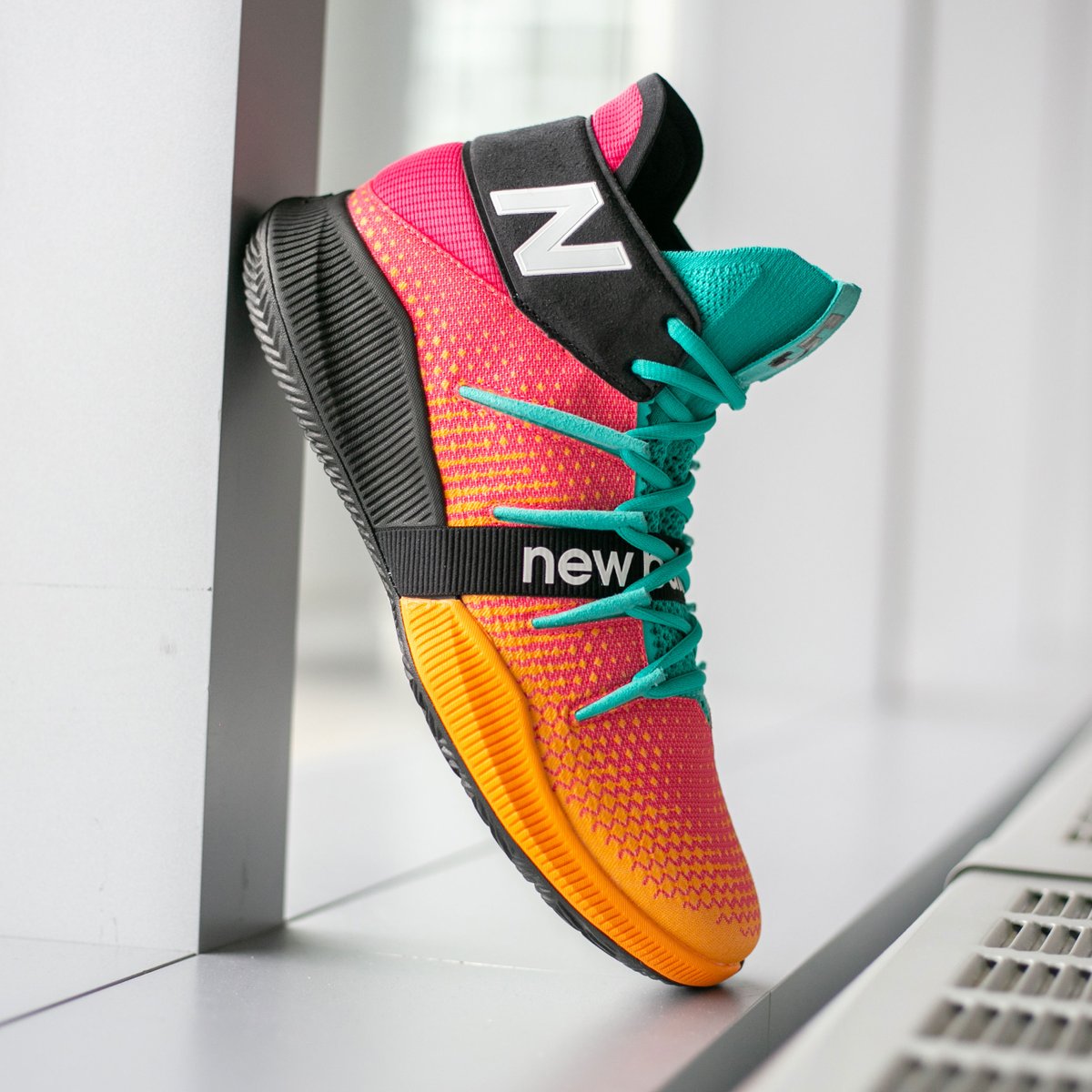 new balance basketball omn1s