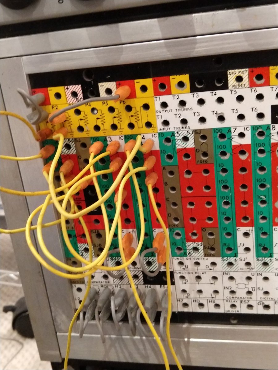 kenshirriff's tweet image. Analog computer restoration update. Hooked up an integrator using the patch panel and got a smooth ramp. Two integrators solve second order differential equation; solution is sine and cosine waves. Two speeds: drawing takes seconds on slow speed, sub-millisecond on fast speed.