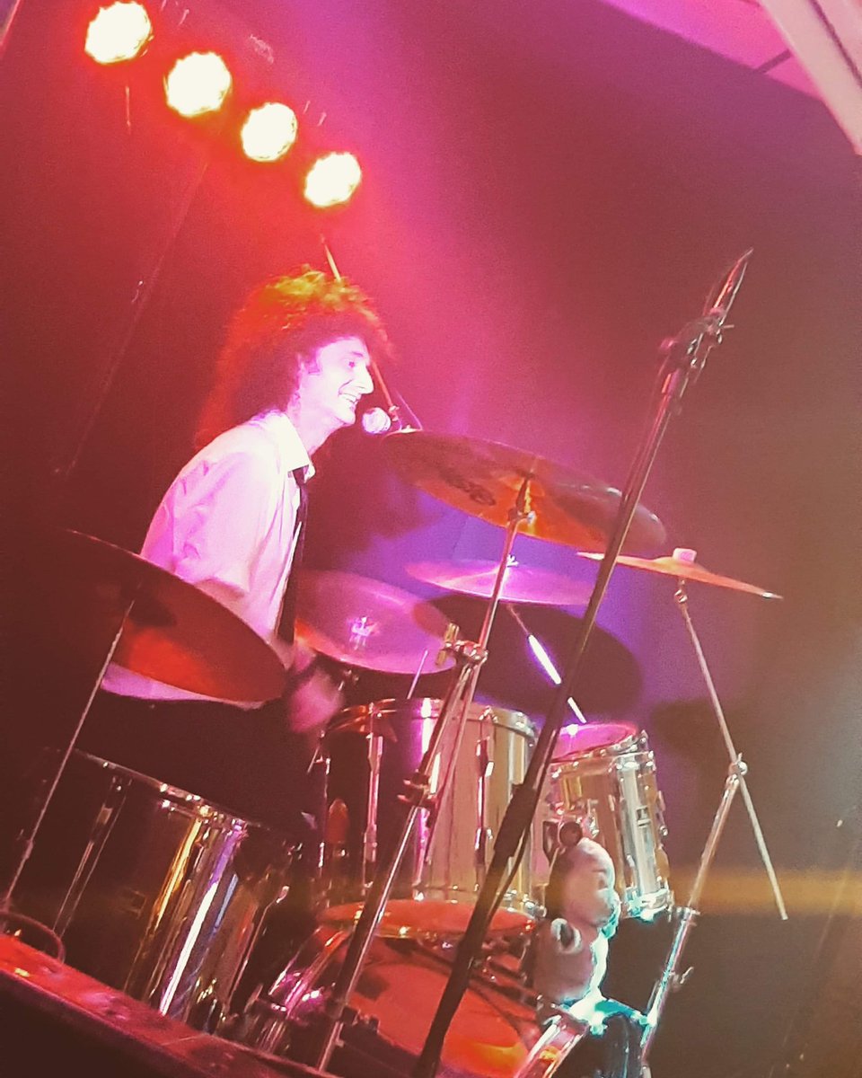 _Queenesque's tweet photo. Stanley Ward Club, Blackpool. 21/12/19.
QueenEsque (Mk 3) is officially go.
Neil ‘Flash’ Gordon made his debut in Blackpool last night.
Welcome to the QueenEsque family Neil!
#queen #tributeband #freddiemercury #brianmay #rogertaylordrums #johndeacon #tributefestival #queenesque https://t.co/hL7ZbTUBOl