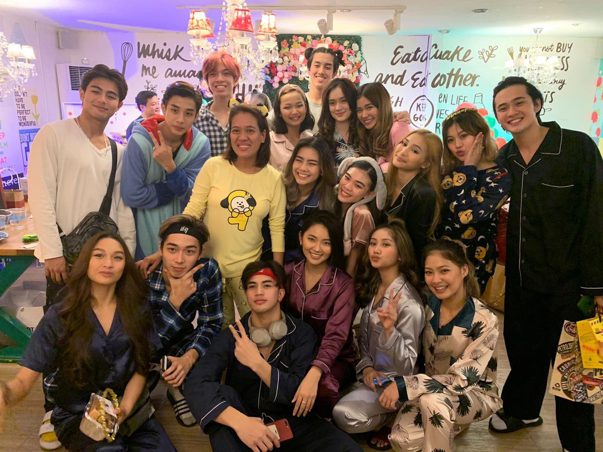 bini_mikha's tweet photo. Happy Holidays from SHA fam❤️ https://t.co/P1MNWAdmpw