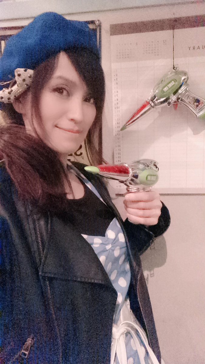 ミズカ Mizuka お店トイストーリーのおもちゃがいっぱいありました ベトナムお土産やbluetoothイヤホン等 ありがとうございました ソロは昭和アニソン キャンディキャンディ 魔女っ子メグ アンジュルムver うしろゆびさされ組 夢冒険