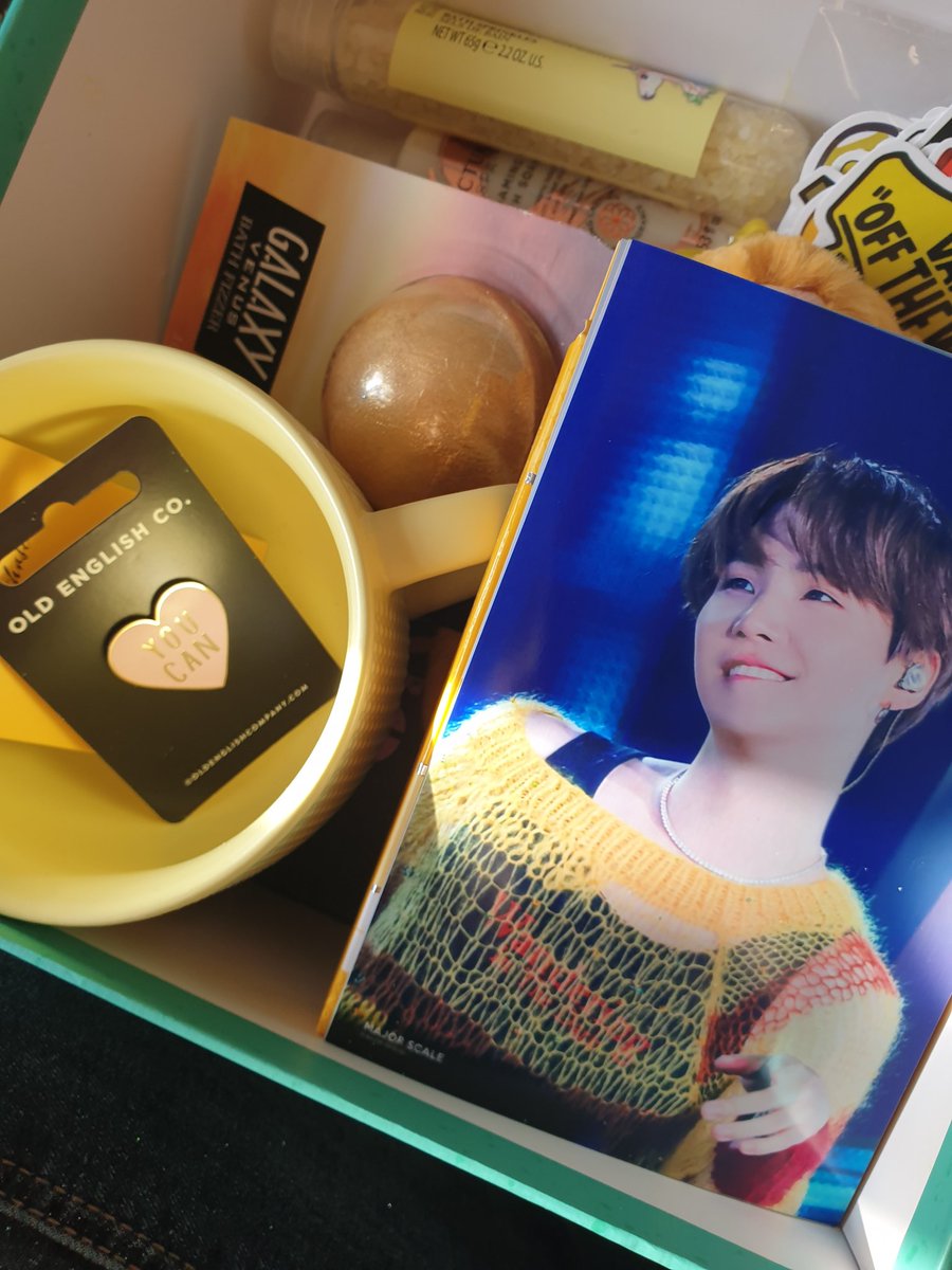 mintashsuga's tweet photo. My bestie is the bestest in the whole world #sunshinebox for christmas! #youcan  I lOVE YOU @kimseokjenjen 💛💛💛💛💛 https://t.co/zpVcYjbu3j