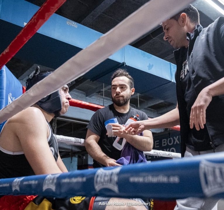 BravidoLera's tweet photo. Un gran final de año, tengo que agradecer a mi equipo del #DetroitBoxingAcademy , que siempre me han apoyado incondicionalmente. Muchísimas gracias por todo lo que me habéis dado como boxeador, entrenador y persona. @TininRodriguez #Ivancín
.
.
.
#DetroitFamily #TeamDetroit https://t.co/uOy7tgOtqj