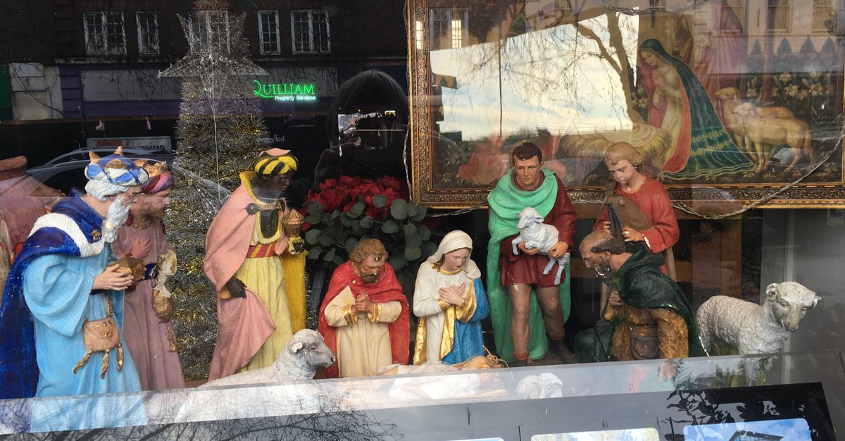KnittedNativity's tweet photo. Another nativity offering, this time from @QuilliamPS in Brentford High Street https://t.co/7bTyahcLmQ