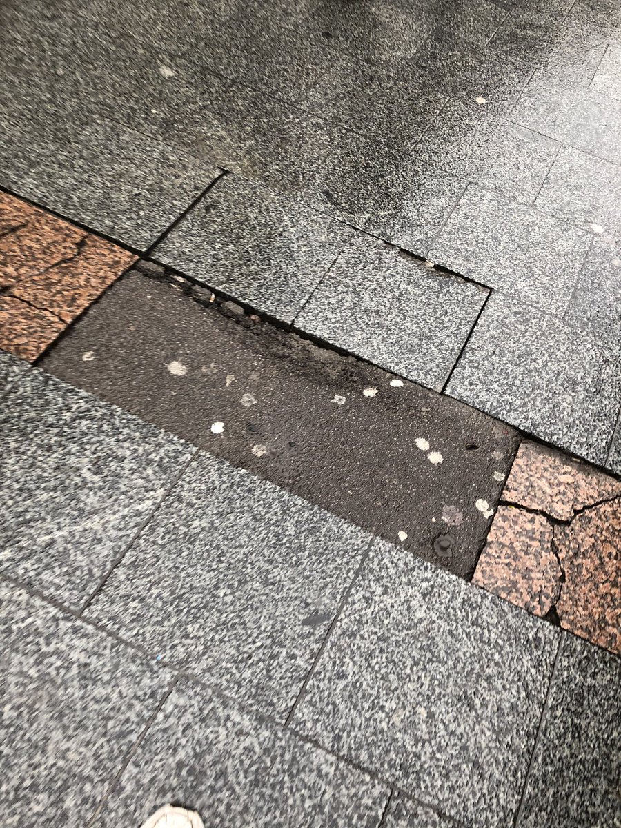 robbertdemug's tweet photo. @shertogenbosch hoi gemeente. Is het geld op? https://t.co/6vAfo1IiCF