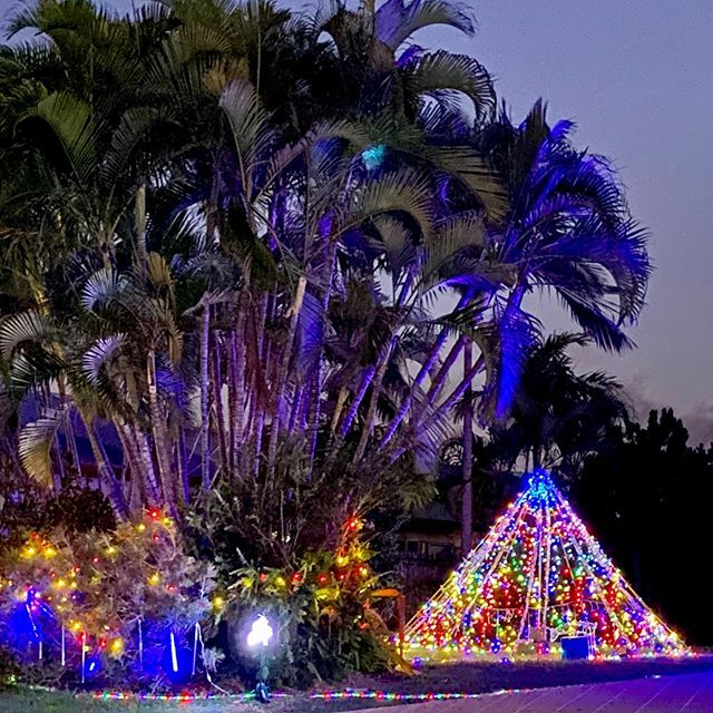tsvnq's tweet photo. #Teepee #ChristmasLights #2019 #RedwoodAvenue #Kirwan #TownsvilleShines #NQ #Queensland #Australia https://t.co/m2kMoLxOto https://t.co/EbJKuZnm3Q