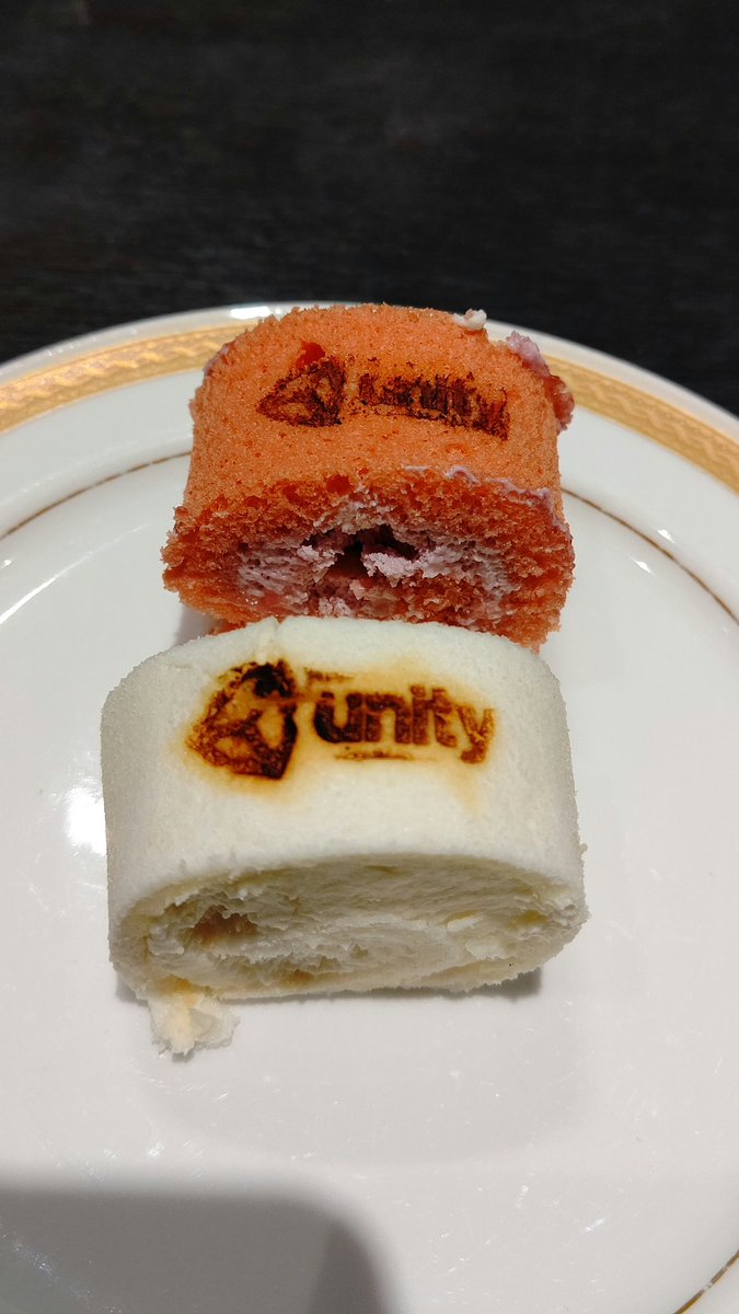 tomotaco's tweet image. #Unity忘年会 に参加してきました。ロゴの解像度は東京のほど高くなかったんですが、とても美味しく頂きました😄