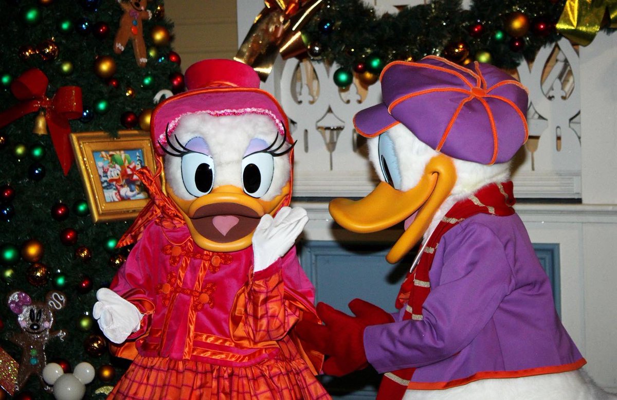 CharactersPBlog's tweet photo. They are ready for this cold winter ❄️ #donaldduck #daisyduck #disneylandpark #celebration #apevent #passholdernight #disney #disneyparks #disneycharacters #disneylandparis #disneyphotos #disneylandparkcelebrations #christmas #christmasseason #disneychristmas #specialevent https://t.co/iXiUN5L6jN