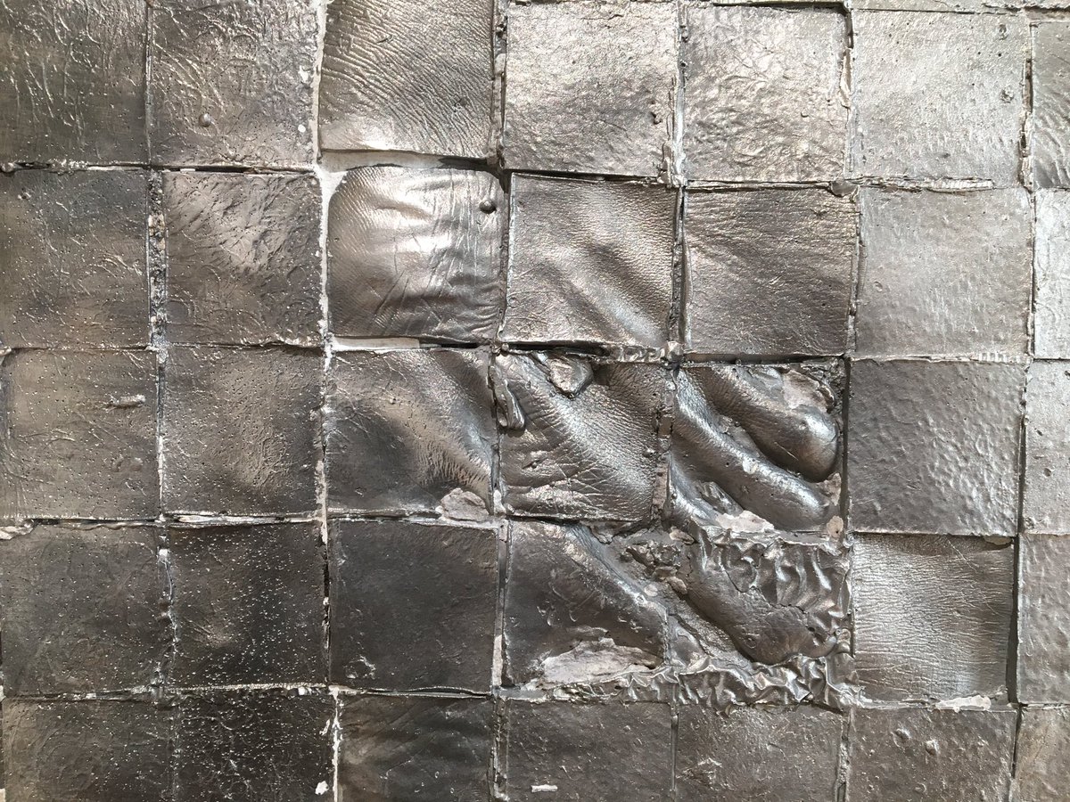 GeraldineColleu's tweet photo. [#expo] #ExpoKikiSmith à la @MonnaieDeParis « du viscéral au végétal, du microscopique au cosmologique » 1/2 https://t.co/T5d3KBTzB0