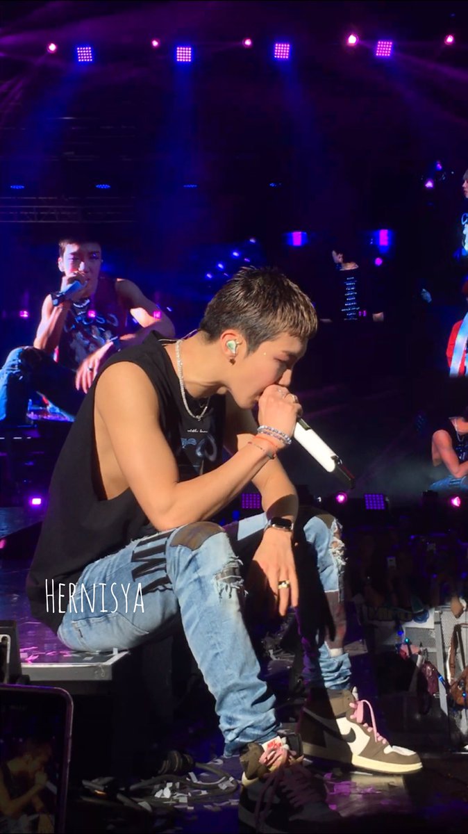 hernisya's tweet photo. 승훈아 나에게 가장 큰 힘이 되어줘서 고마워 💙 @official_hoony_ 

#WINNERCROSSTOURinJKT 
#WINNER #위너
#이승훈 #SEUNGHOON #HOONY https://t.co/gXE1JMRiRB