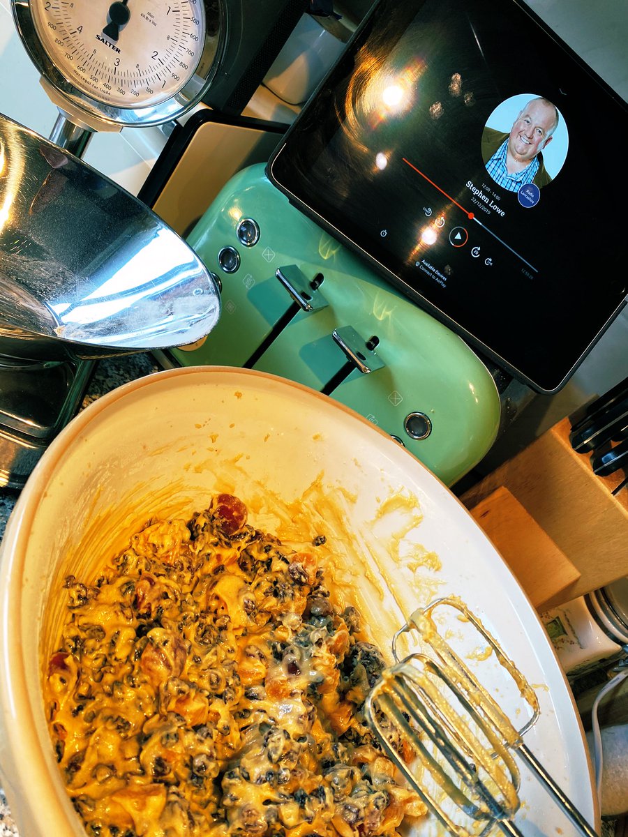 GlenFendall's tweet image. Nothing like a bit of Christmas baking accompanied by #ScoutAmbassador @axemanlowe live on @BBCLancashire from #BeaconFell