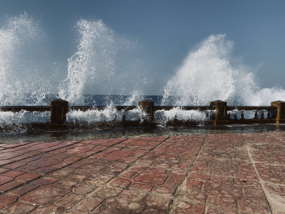 _nc81's tweet image. راح البحر يمحي السطر .. بأنشدك علمني متى وعدك متى ؟