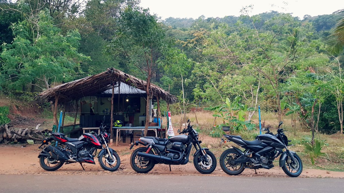 driftcat123's tweet photo. Evening//
#harleydavidson #hdstreetrod #harley #tvs #apache #bajaj #pulsar #ns200 #ride #rideordie #bikelife #motorcycle #moto #bikes #evening #green #hut #retweet #rt #kava #kerala #palakkad #travel #biker #teastop #streetrod750 #streetrod #naked #freedommachine #freedom https://t.co/WKEz1hzeH1