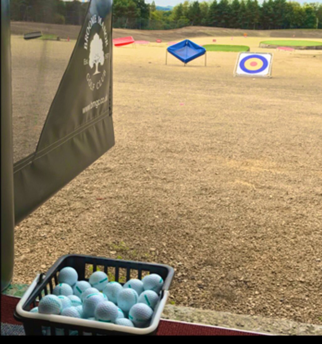 LeeHayward9's tweet photo. With golf courses being a little wet & closed there’s nothing better for the golfers out there, than hitting some balls on the range @broomemanorgolf 👌🏼👌🏼🏌🏼♂️🏌️♀️
#winterpractise
#familypractise
#freshair
#Swindon https://t.co/gjbQ0ISnSU