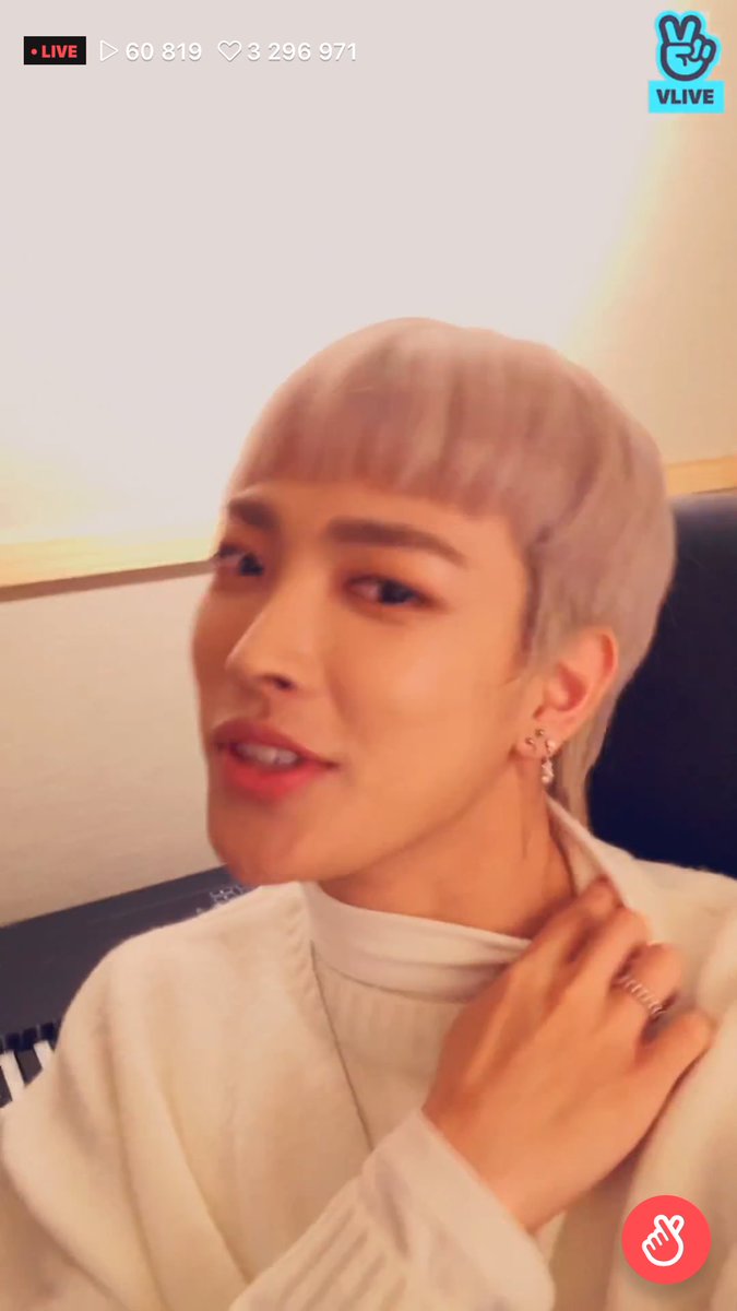 sansaethetics's tweet photo. IT WAS A STICKER🥺😭
@ATEEZofficial
#ateez
#HONGJOONG 
#SAN
#JONGHO
#YUNHO
#WOOYOUNG
#MINGI
#YEOSANG
#SEONGHWA
#VLIVE https://t.co/Ar2dg5iRAG