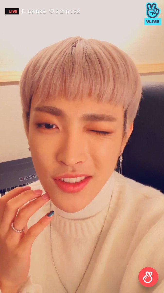 sansaethetics's tweet photo. IT WAS A STICKER🥺😭
@ATEEZofficial
#ateez
#HONGJOONG 
#SAN
#JONGHO
#YUNHO
#WOOYOUNG
#MINGI
#YEOSANG
#SEONGHWA
#VLIVE https://t.co/Ar2dg5iRAG