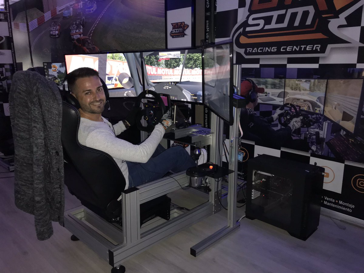 GTRsimCENTER's tweet photo. We Love SimRacing ❤️ - @GTRsimCENTER 🎄🎁✨
#SimRacing #Center #Experience #iRacing #Malaga #Andalucia #Sims #eSports #pc #car #OpenSimWheel #Drive #Cockpit #SportsCar #Followme #Race #Racing #Gaming #Motorsport #instapic
#GTRsimCENTER https://t.co/z8g7MYuxH2