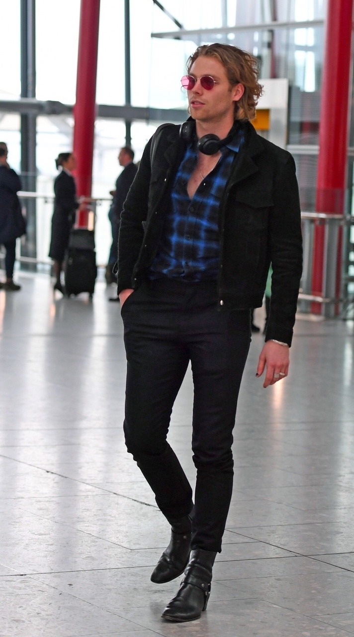 Heather on X Luke Hemmings outfits are amazing he s the king of fashion https t aSXVYzlU8i X