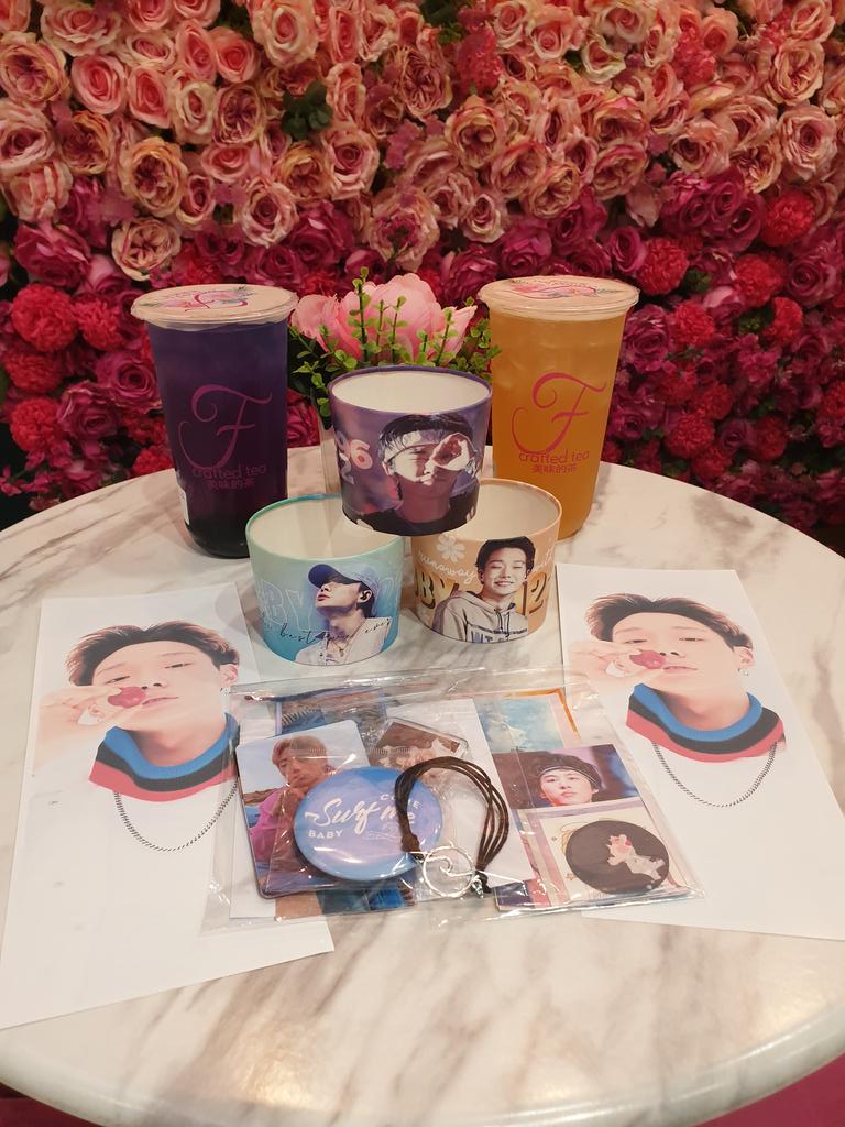 TineYooKoo's tweet photo. 📍F Crafted Tea, Ayala Malls Manila bay
Sobrang worth it ng pagpunta 😭💞💜 ang ganda ng venue, ang ganda ng cup sleeves, and ganda ng freebies, ang ganda ng drinks mygaaash! Thank you so much @KIMBOBnation 👏🌊🌸 SOLID!!!
#BeautifulBOBBYDay #LoveAndFallBobbyDay https://t.co/lG1yj3XYMY