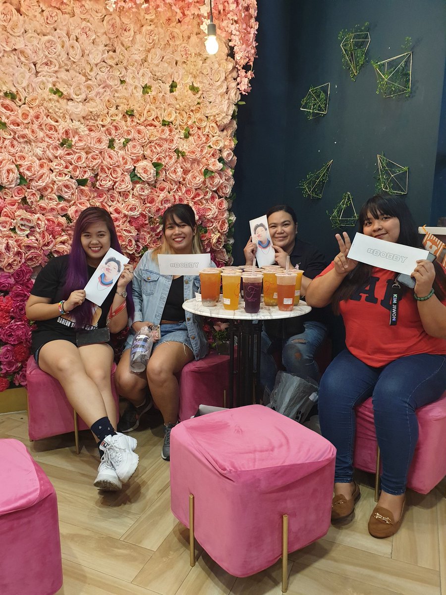 TineYooKoo's tweet photo. With my forever kaladkaring friends 💜😍 Bat eto lang groufie naten? HAHA nadan yung iba? @JinhwanLiv @oohsalome @YannieChan26
#BeautifulBOBBYDay #LoveAndFallBobbyDay https://t.co/hqW78VQCgU