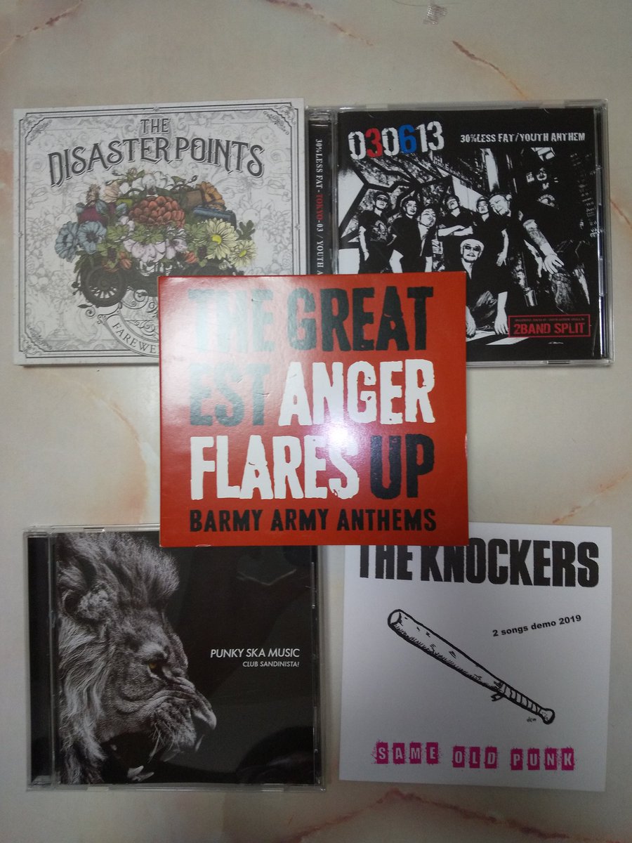 kuru9028mi's tweet photo. 個人的2019のベスト5は

この5枚です!
どれが1位とかは無いです

#ANGERFLARES
#CLUBSANDINISTA!
#THEDISASTERPOINTS
#THEKNOCKERS
#YOUTHANTHEM 
#30LESSFAT https://t.co/fVzQVykvDx