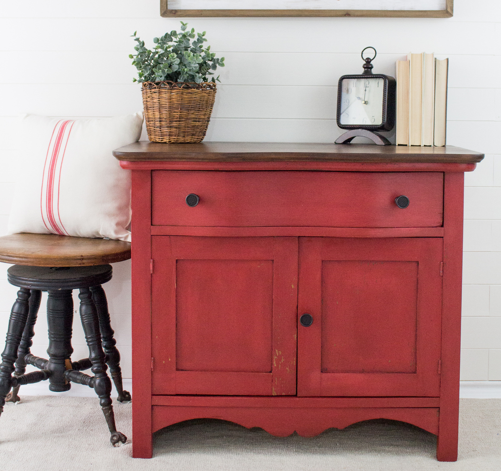 HomesteadHouse's tweet photo. Fort York Red is one of our most classic colors and well loved by just about everyone. It's a bold fire engine red and cheerfully bright! 

Discover our full milk paint collection: https://t.co/f6tWuJrF3o https://t.co/prwhq1CzUG