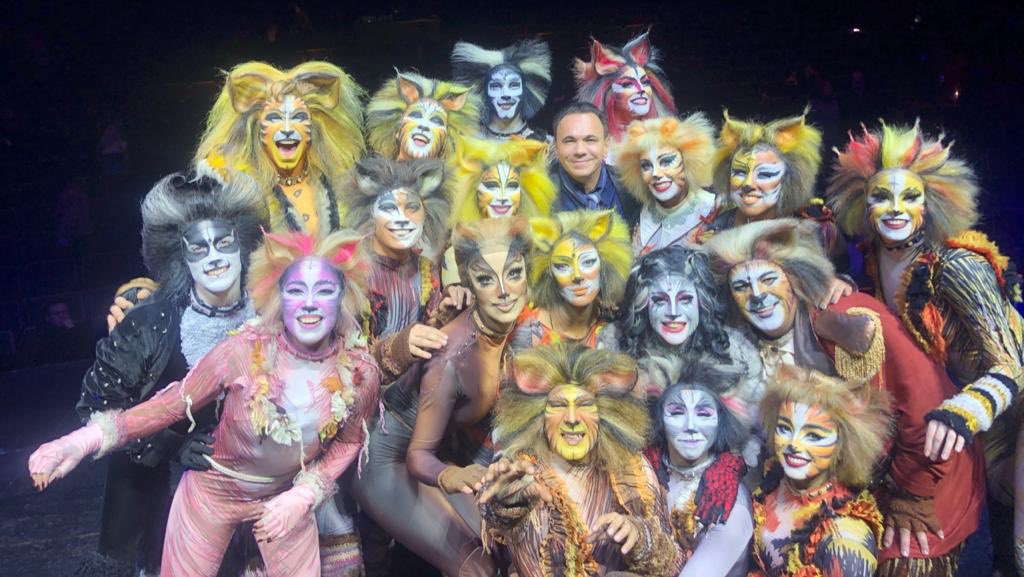 Arropada por gran parte de la familia jellical. 
Última función dedicada con todo mi amor para ustedes @catselmusicalmx <a href="/gerryquiroz/">Gerardo Quiroz</a> 
¡Ya habitan en mi corazón!❤️