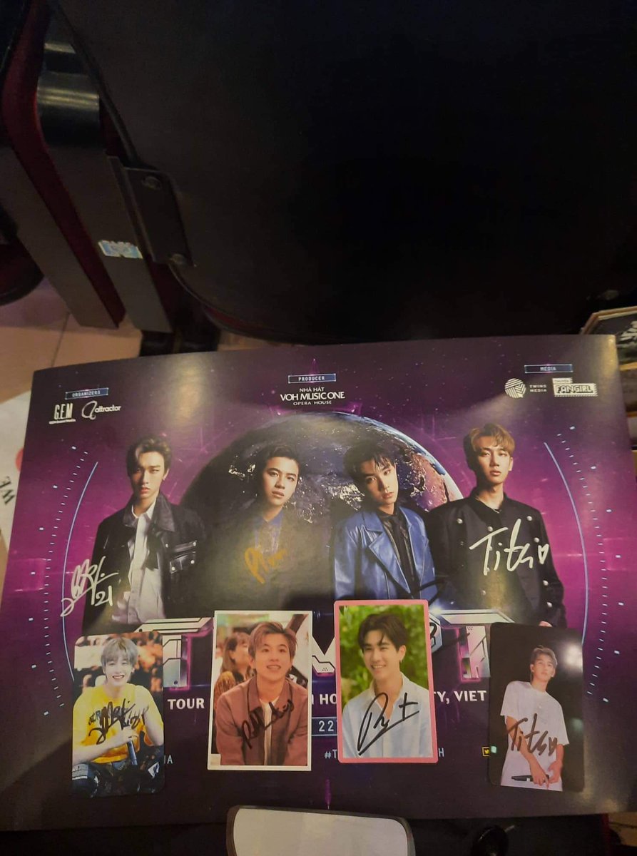 tn020191's tweet photo. Em đang ở đây, cùng chung một đất nước với chị mà chị lại ko thể gặp mặt em,chỉ có thể nhìn qua màn hình đt. có nỗi buồn nào hơn thế.rất muốn, thật sự chị rất muốn..😭😭
#PerthTanapon 
#PerthSaintSation 
#TEMPT https://t.co/ktsXWIHNg5