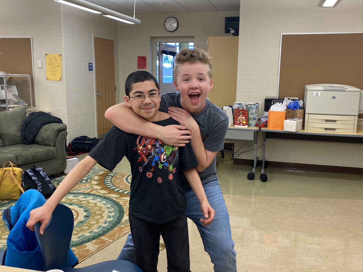 AllisonSwanger's tweet photo. We had so much fun in advisory celebrating winter and the end of the 2nd nine weeks. #tvwmsgobig https://t.co/Nyib1P225E