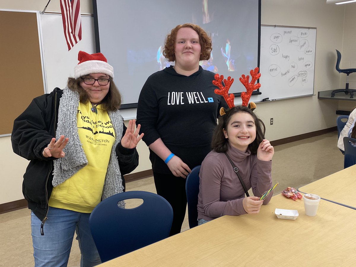AllisonSwanger's tweet photo. We had so much fun in advisory celebrating winter and the end of the 2nd nine weeks. #tvwmsgobig https://t.co/Nyib1P225E