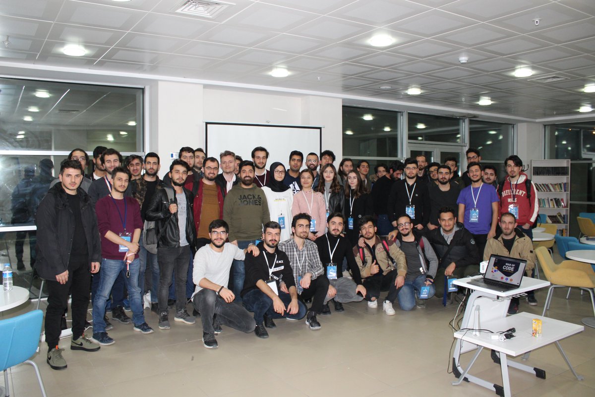 GSB_OFGM's tweet photo. K.T.Ü Yazılım Kulübü öğrencileri gençlik merkezimizde
"#WarOFCode" algoritma yarışması düzenledi.🇹🇷💻🇹🇷
#YüzdeYüzYerliveMilliYazılım
#TüketenDeğilÜretenGençlik
#GSBGM https://t.co/FZt4ZXiVjW
