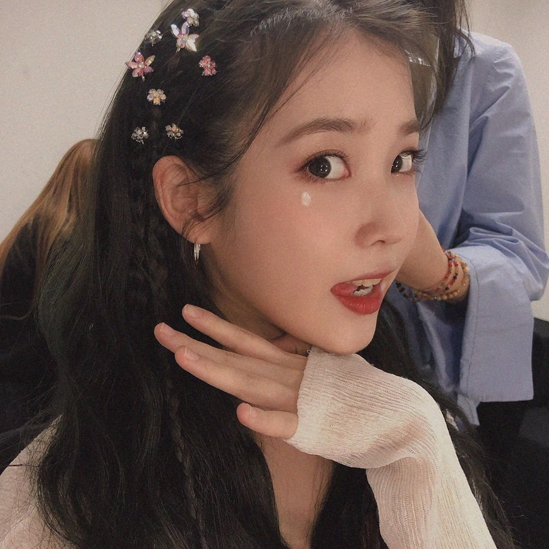 kmaniamy's tweet photo. Hope you are having a great time and moments in Malaysia. We will meet you again for sure. Thank you @_IUofficial for the great performance last night
.
#IU #IULovePoemInKL #IULovePoemInKL #LeeJiEun #μμ΄μ #KMania #kmaniamedia #GalaxyGroup #Kuaena https://t.co/u8pbOoWmOV